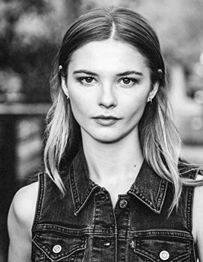 stefanie scott