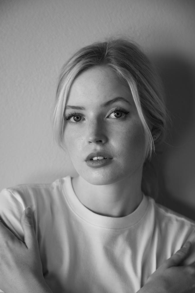 ellie bamber